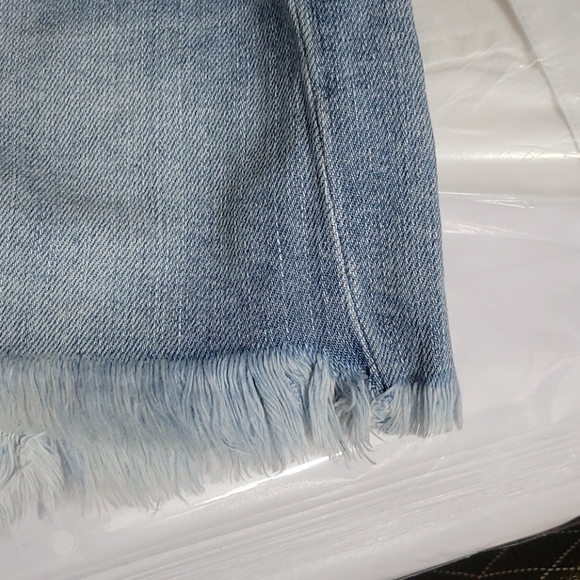 Sneak Peek Jean Shorts - Picture 5 of 8